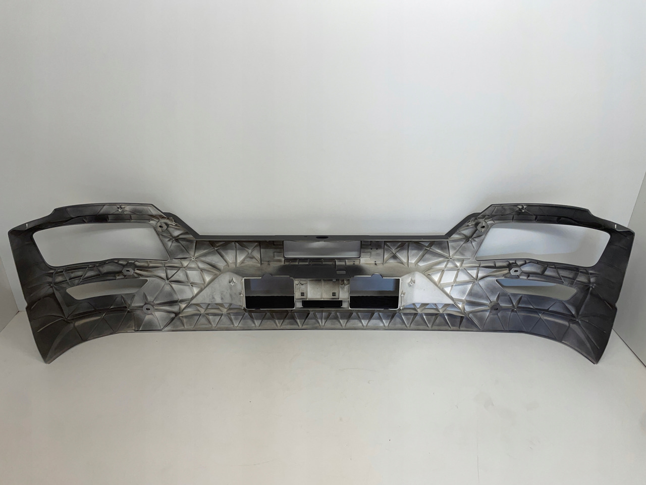 ZDERZAK MAN TGM 20- SZARY BEZ DZIUR 81416140126 - Carrocería y exterior para Camión: foto 5 ZDERZAK MAN TGM 20- SZARY BEZ DZIUR 81416140126 - Carrocería y exterior para Camión: foto 5