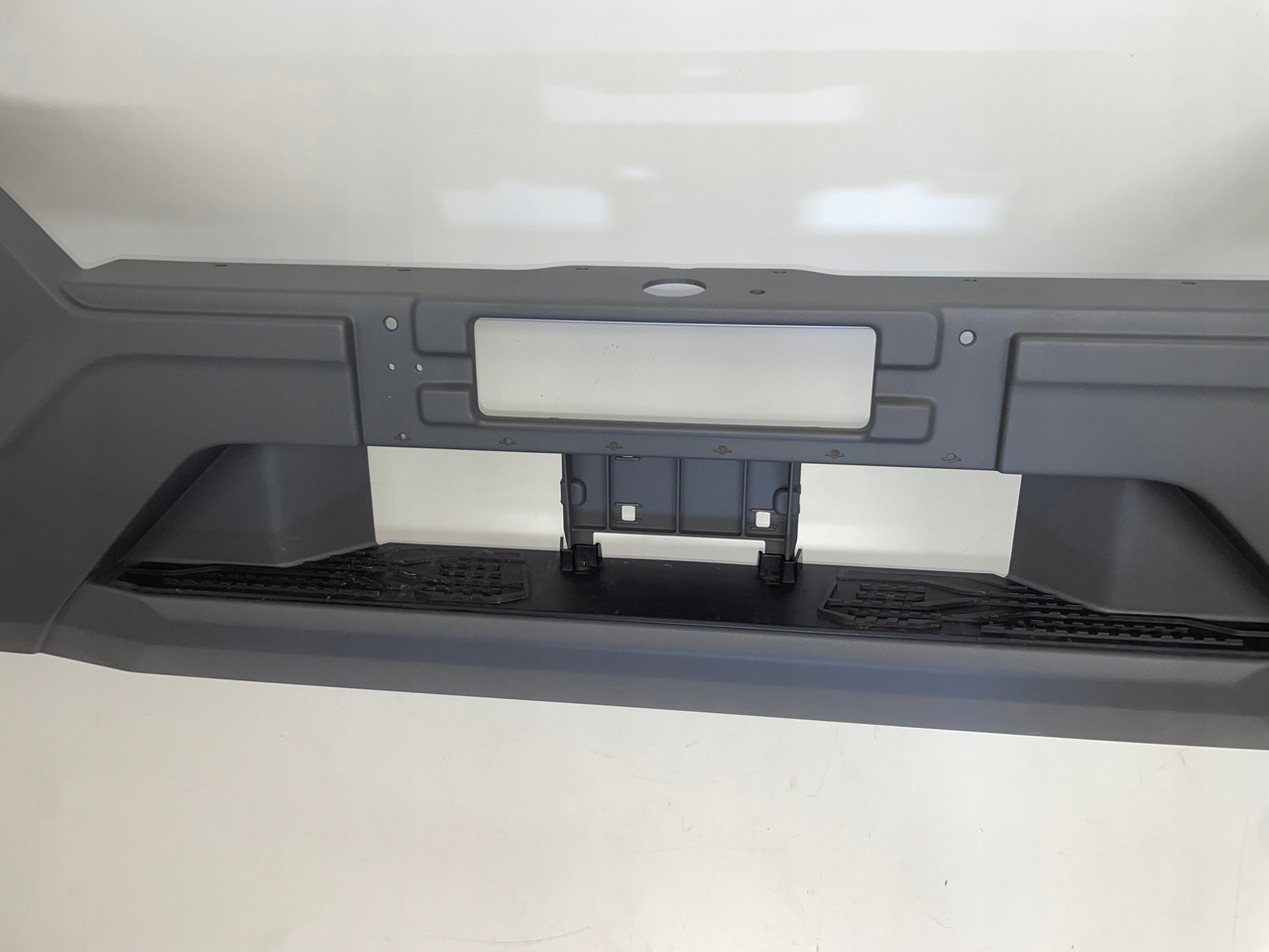 ZDERZAK MAN TGM 20- SZARY BEZ DZIUR 81416140126 - Carrocería y exterior para Camión: foto 4 ZDERZAK MAN TGM 20- SZARY BEZ DZIUR 81416140126 - Carrocería y exterior para Camión: foto 4