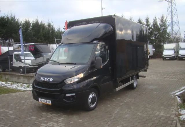 Iveco DAILY 35 C 15 3.0TDI FIRANA Z PRAWEJ STRONY 3.5T DMC WINDA - Furgoneta caja cerrada: foto 1 Iveco DAILY 35 C 15 3.0TDI FIRANA Z PRAWEJ STRONY 3.5T DMC WINDA - Furgoneta caja cerrada: foto 1