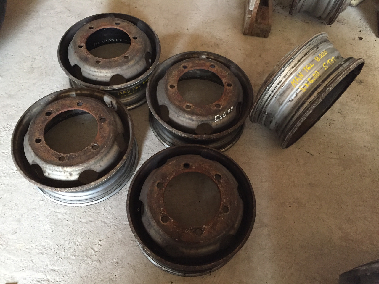 Gebrauchte Felgen 5 J x 6,00 für Reifengröße 215 x 75 x 17,5, Artikel - Nr. : 99.99999 - 9999 - Llanta para Camión: foto 5 Gebrauchte Felgen 5 J x 6,00 für Reifengröße 215 x 75 x 17,5, Artikel - Nr. : 99.99999 - 9999 - Llanta para Camión: foto 5