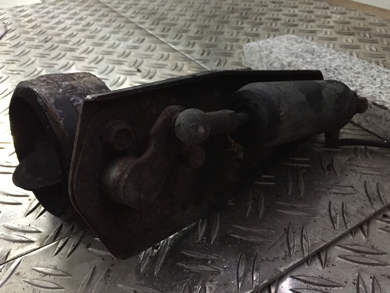 Gebrauchte Motorbremse MAN TGM 15.280, Abgasdrossel, Artikel - Nr.: 81.15601-0035 - Motor y piezas para Camión: foto 4 Gebrauchte Motorbremse MAN TGM 15.280, Abgasdrossel, Artikel - Nr.: 81.15601-0035 - Motor y piezas para Camión: foto 4