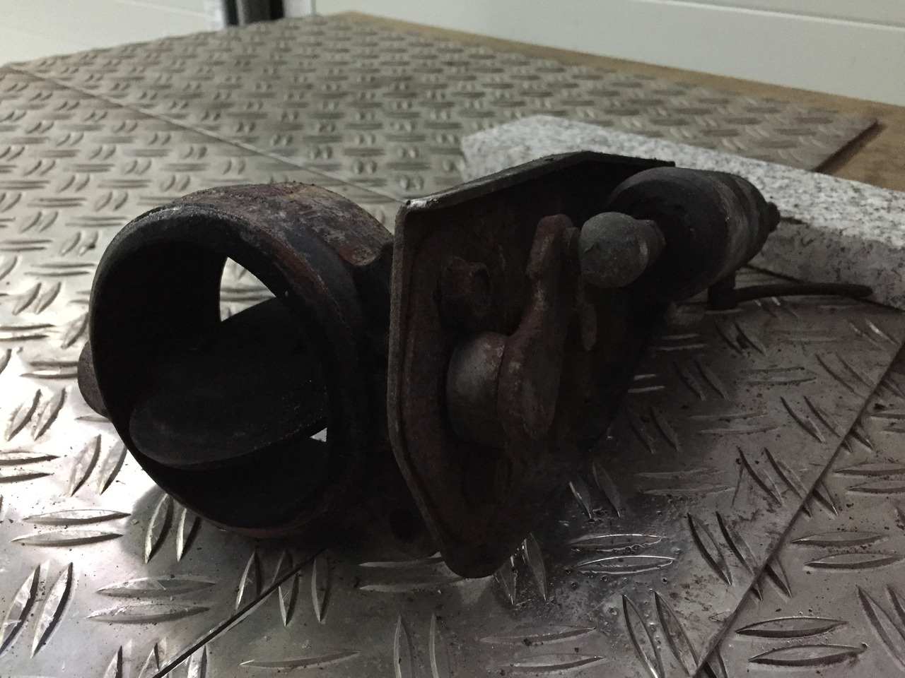 Gebrauchte Motorbremse MAN TGM 15.280, Abgasdrossel, Artikel - Nr.: 81.15601-0035 - Motor y piezas para Camión: foto 2 Gebrauchte Motorbremse MAN TGM 15.280, Abgasdrossel, Artikel - Nr.: 81.15601-0035 - Motor y piezas para Camión: foto 2