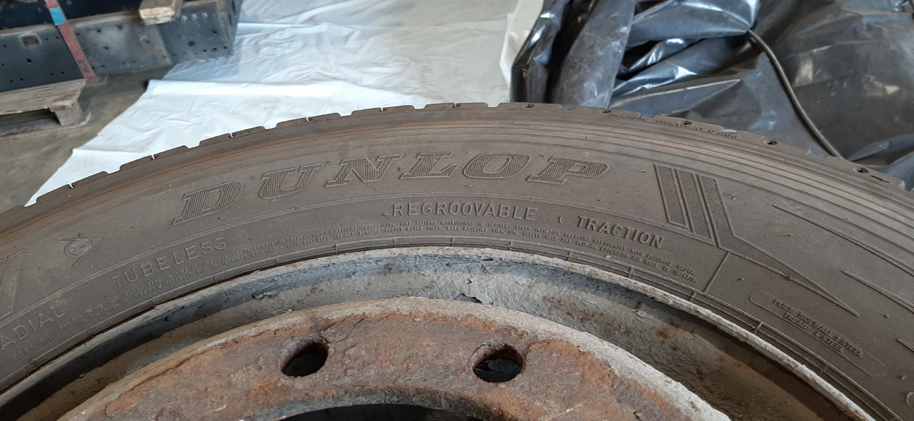 Neuwertige Dunlopp Reifen mit Felgen, 315 / 70 R22,5 Artikel - Nr. : 81.99999 - 9999 - Neumático para Camión: foto 4 Neuwertige Dunlopp Reifen mit Felgen, 315 / 70 R22,5 Artikel - Nr. : 81.99999 - 9999 - Neumático para Camión: foto 4