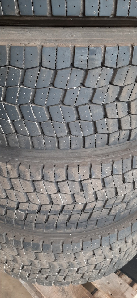 Neuwertige Dunlopp Reifen mit Felgen, 315 / 70 R22,5 Artikel - Nr. : 81.99999 - 9999 - Neumático para Camión: foto 3 Neuwertige Dunlopp Reifen mit Felgen, 315 / 70 R22,5 Artikel - Nr. : 81.99999 - 9999 - Neumático para Camión: foto 3