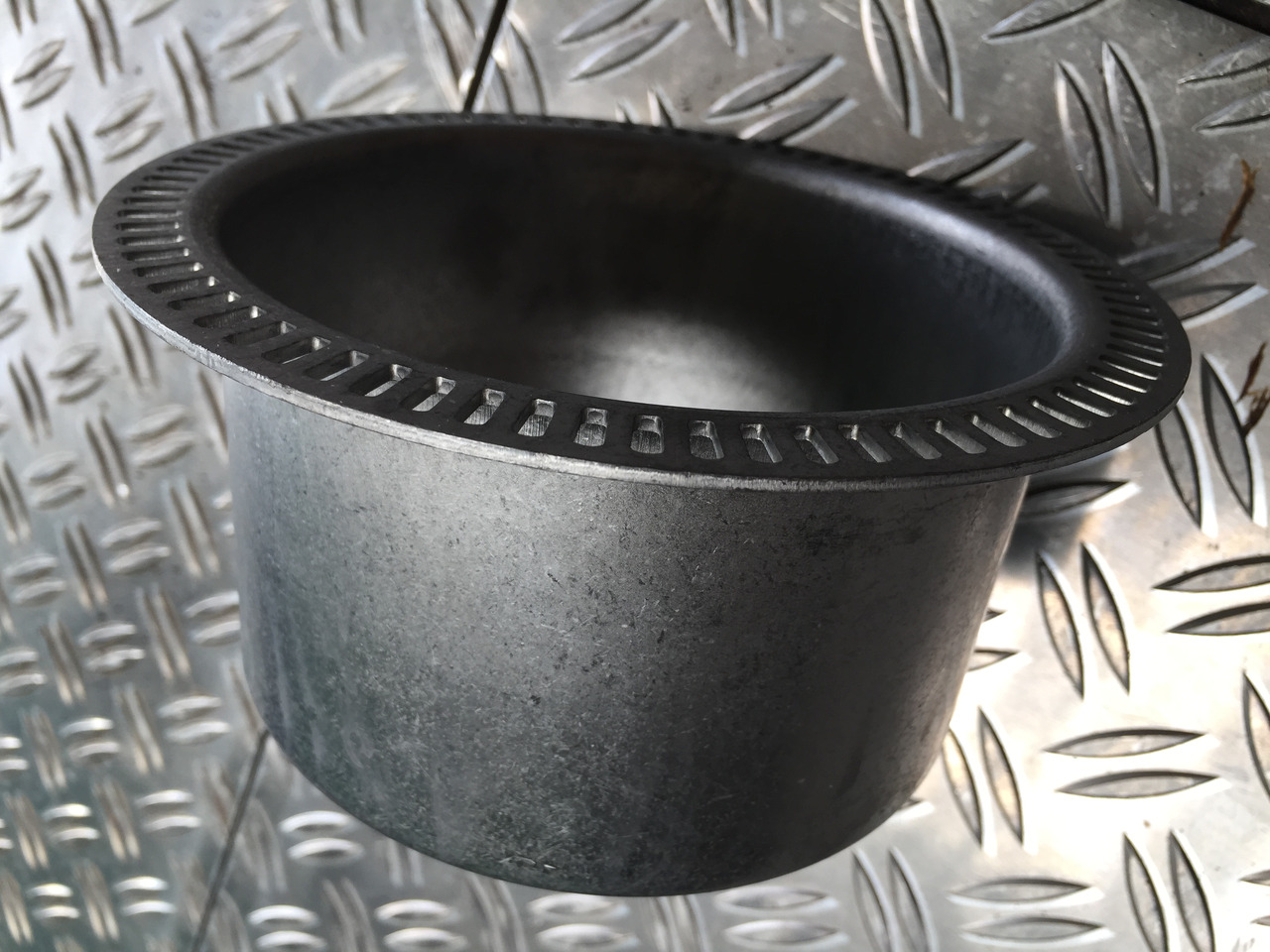 Neuwertige MAN L 2000 Impulsrad Hinterachse Nabe ABS , Artikel - Nr. : 81.52403 - 0028 - Eje posterior para Camión: foto 4 Neuwertige MAN L 2000 Impulsrad Hinterachse Nabe ABS , Artikel - Nr. : 81.52403 - 0028 - Eje posterior para Camión: foto 4