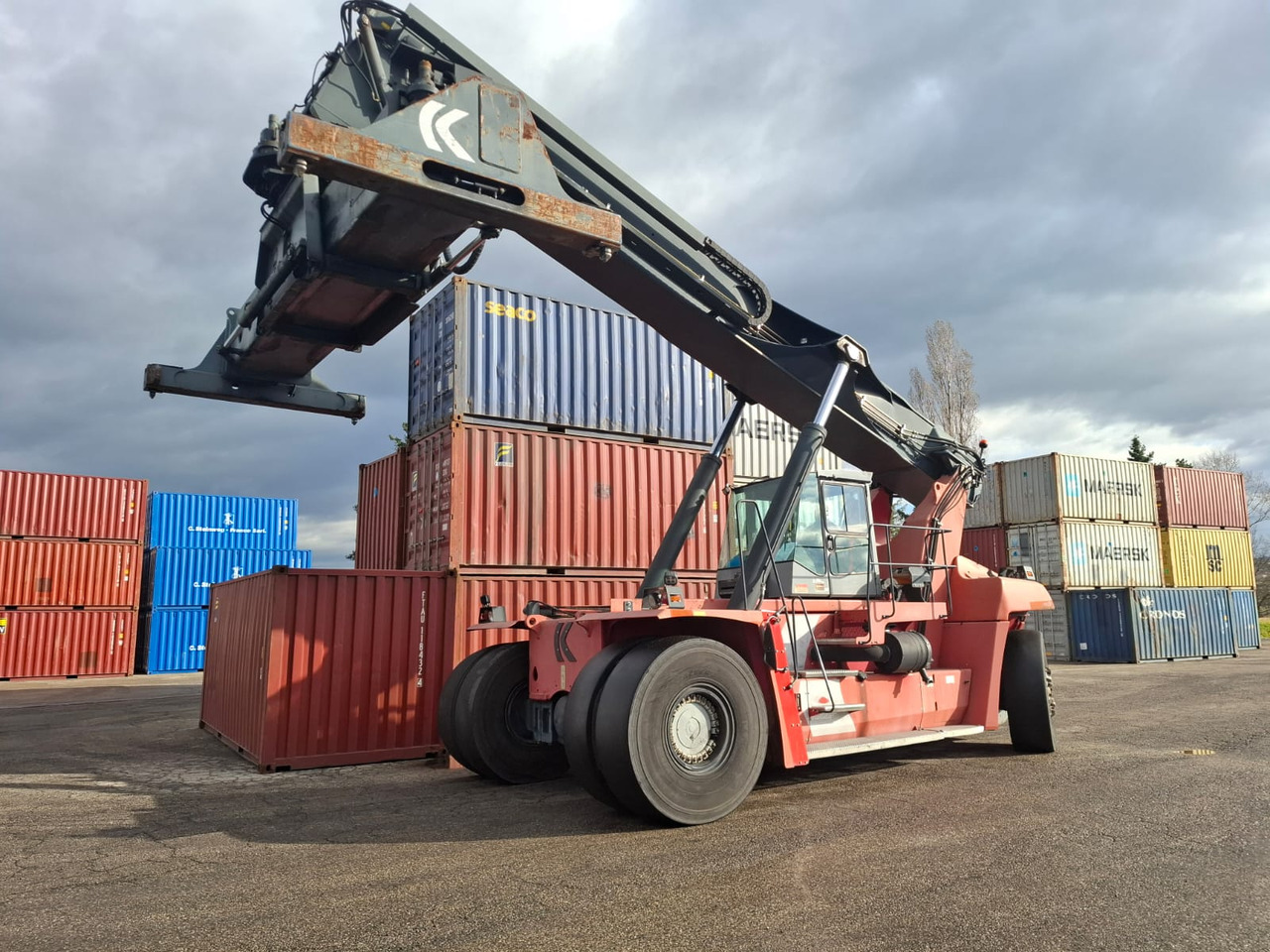 KALMAR DRF 450 60 S5 - Reach stacker: foto 2 KALMAR DRF 450 60 S5 - Reach stacker: foto 2