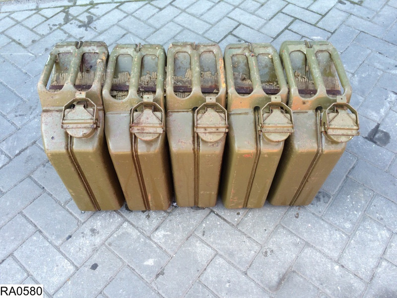 Fruehauf gesloten bak Estimated 3000 Jerrycans - Semirremolque caja cerrada: foto 4 Fruehauf gesloten bak Estimated 3000 Jerrycans - Semirremolque caja cerrada: foto 4