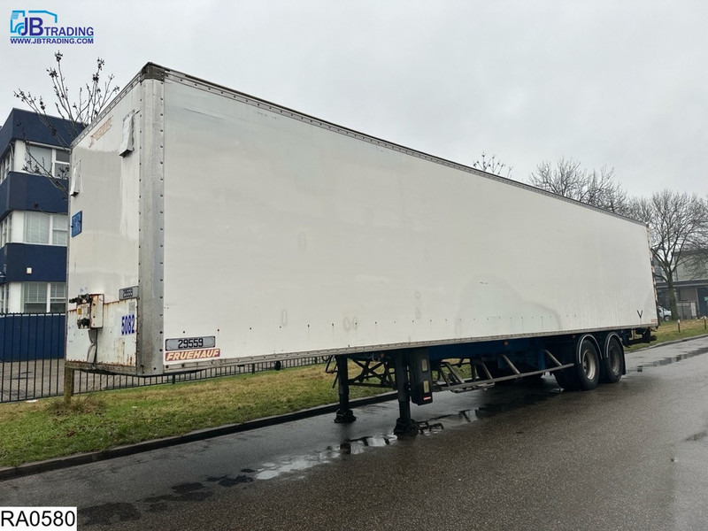 Fruehauf gesloten bak Estimated 3000 Jerrycans - Semirremolque caja cerrada: foto 1 Fruehauf gesloten bak Estimated 3000 Jerrycans - Semirremolque caja cerrada: foto 1
