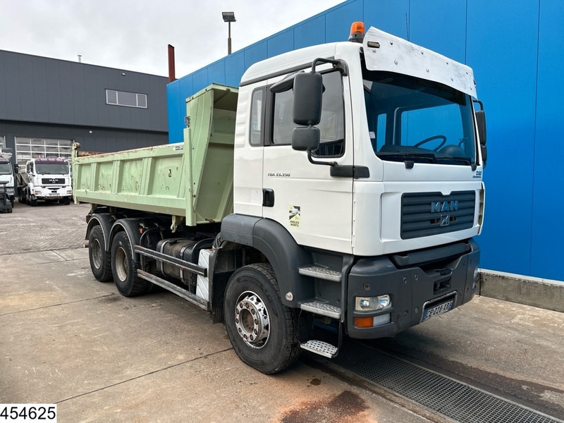 MAN TGA 33 350 6x4, Manual, Steel suspension - Camión volquete: foto 3 MAN TGA 33 350 6x4, Manual, Steel suspension - Camión volquete: foto 3