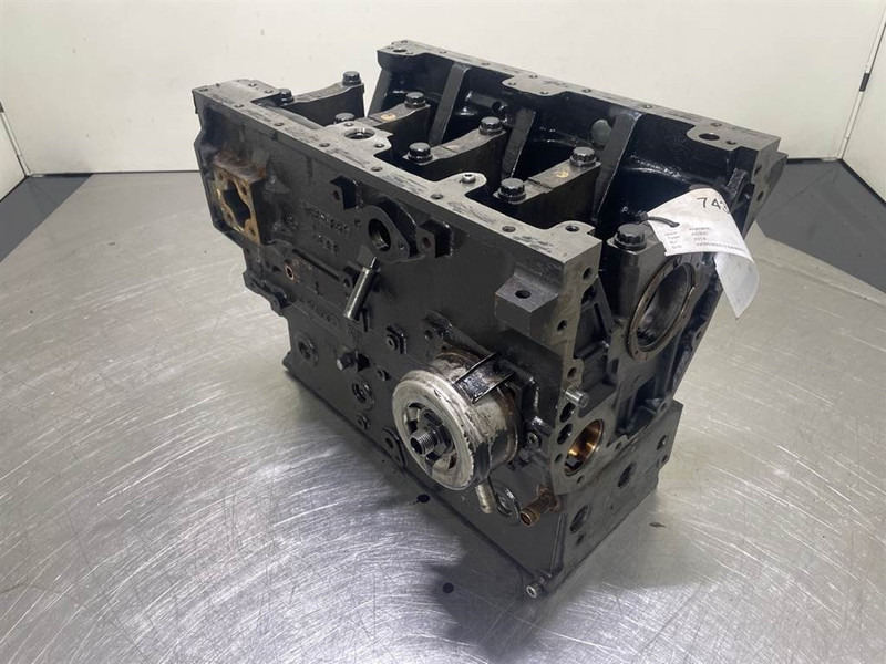 Ahlmann AS900-Cummins B3.3T-4989845-Crankcase/Unterblock - Motor para Maquinaria de construcción: foto 4 Ahlmann AS900-Cummins B3.3T-4989845-Crankcase/Unterblock - Motor para Maquinaria de construcción: foto 4