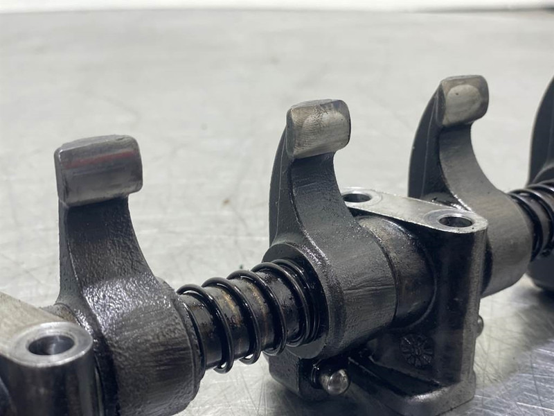 Ahlmann AS900-Cummins B3.3T-Rocker arm assembly - Motor para Maquinaria de construcción: foto 5 Ahlmann AS900-Cummins B3.3T-Rocker arm assembly - Motor para Maquinaria de construcción: foto 5