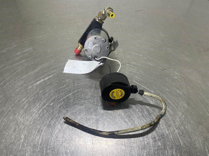 Leasing de Ahlmann AZ150-Piusi Carry 24V-Fuel lift pump/Opvoerpomp Ahlmann AZ150-Piusi Carry 24V-Fuel lift pump/Opvoerpomp: foto 6