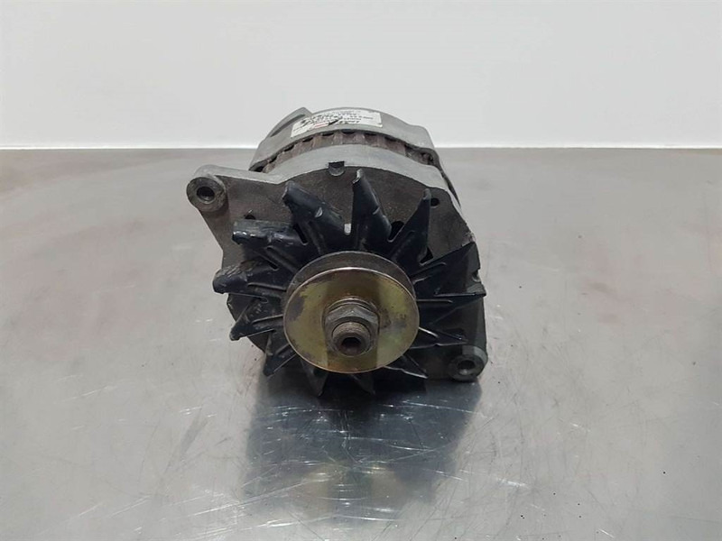 Dynamo 12V 65A-8AR2200L-Alternator/Lichtmaschine/D - Motor para Maquinaria de construcción: foto 2 Dynamo 12V 65A-8AR2200L-Alternator/Lichtmaschine/D - Motor para Maquinaria de construcción: foto 2