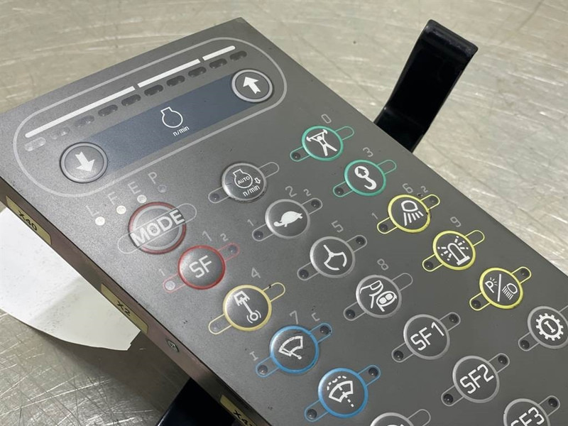 Liebherr A934C-94023357-BBT02-R5.1-Display unit/Dashboard - Sistema eléctrico para Maquinaria de construcción: foto 2 Liebherr A934C-94023357-BBT02-R5.1-Display unit/Dashboard - Sistema eléctrico para Maquinaria de construcción: foto 2