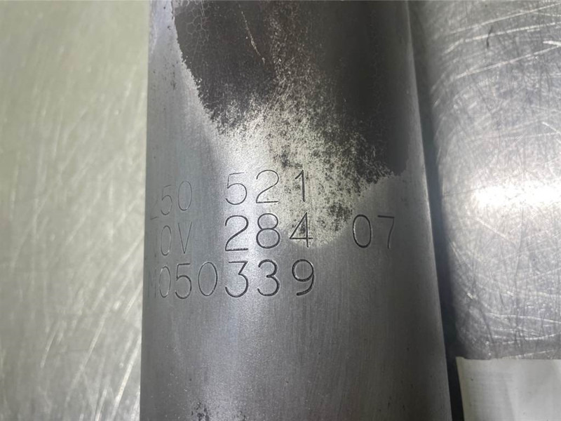 Manitou MT523-250521-Exhaust/Auspuff/Uitlaat - Motor para Maquinaria de construcción: foto 4 Manitou MT523-250521-Exhaust/Auspuff/Uitlaat - Motor para Maquinaria de construcción: foto 4