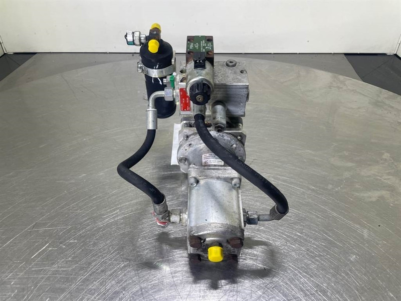 Mecalac 12MTX-5620108/6090359/6050187-Compressor - Motor para Maquinaria de construcción: foto 3 Mecalac 12MTX-5620108/6090359/6050187-Compressor - Motor para Maquinaria de construcción: foto 3