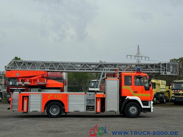 MAN 15.285 METZ Feuerwehr Drehleiter 30mRettungskorb - Camión: foto 4 MAN 15.285 METZ Feuerwehr Drehleiter 30mRettungskorb - Camión: foto 4
