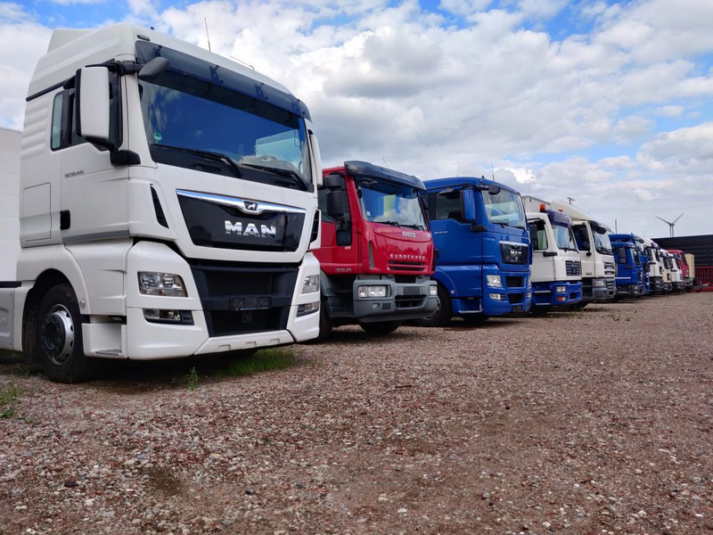 MAN Wij zoeken vrachtwagens / kranen / containersystemen - Camión caja cerrada: foto 4 MAN Wij zoeken vrachtwagens / kranen / containersystemen - Camión caja cerrada: foto 4