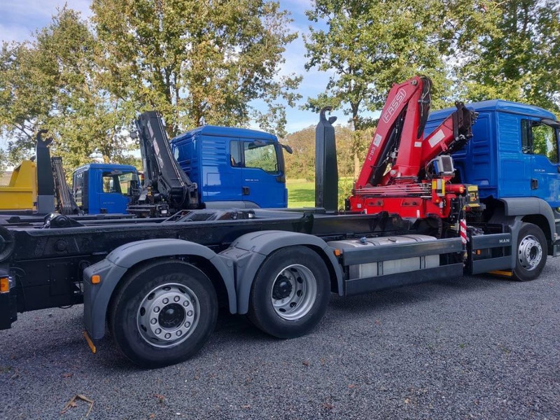 MAN Wij zoeken vrachtwagens / kranen / containersystemen - Camión caja cerrada: foto 2 MAN Wij zoeken vrachtwagens / kranen / containersystemen - Camión caja cerrada: foto 2