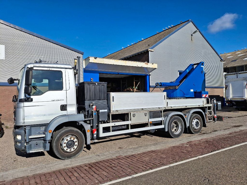 MAN TGM 26.340 6x2 - Camión caja cerrada: foto 2 MAN TGM 26.340 6x2 - Camión caja cerrada: foto 2