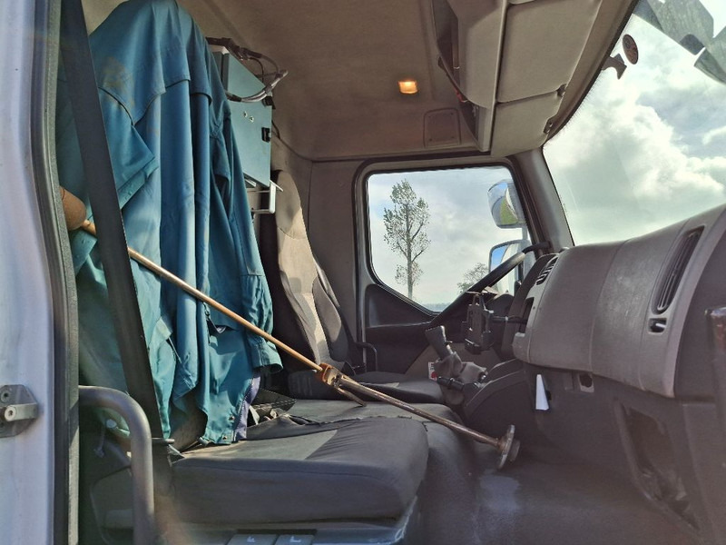 Renault MIDLUM 220 GAS / LPG - Camión cisterna: foto 3 Renault MIDLUM 220 GAS / LPG - Camión cisterna: foto 3