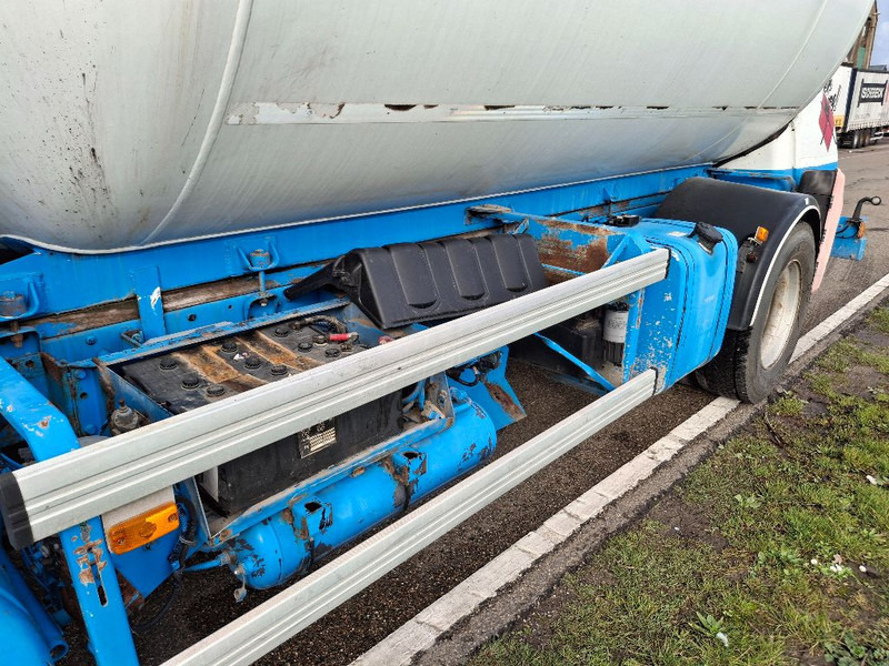 Renault MIDLUM 280DXI - Camión cisterna: foto 3 Renault MIDLUM 280DXI - Camión cisterna: foto 3