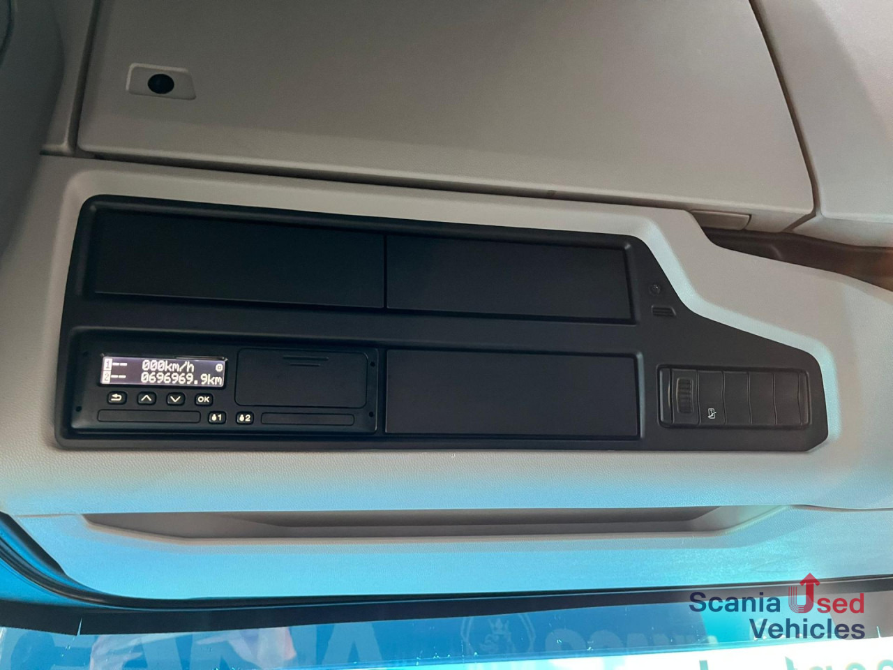 SCANIA R 450 A4x2NA RETARDER 8T DIFF-L SMART2 - Cabeza tractora: foto 4 SCANIA R 450 A4x2NA RETARDER 8T DIFF-L SMART2 - Cabeza tractora: foto 4