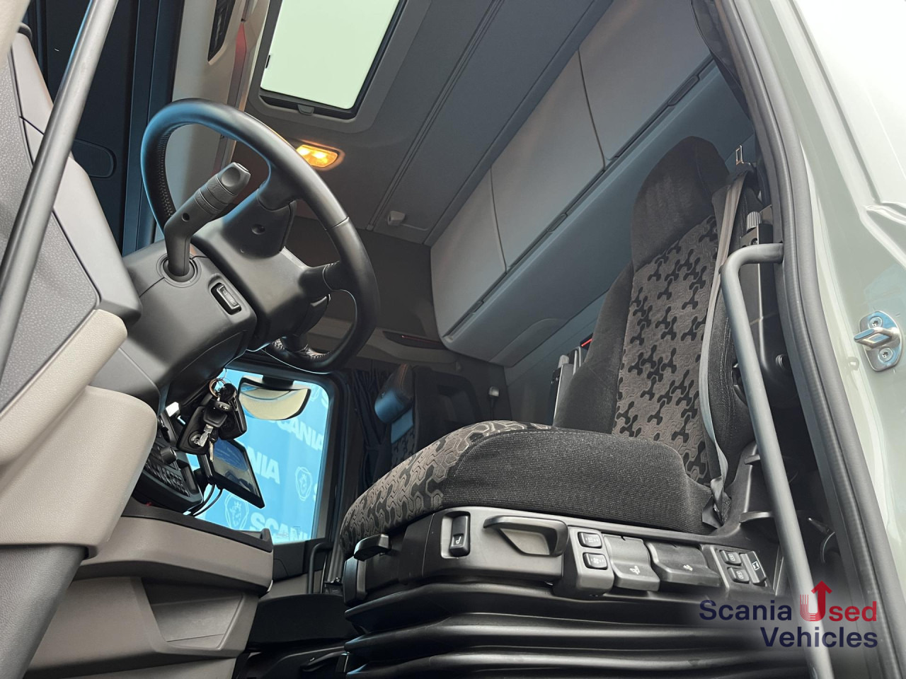 SCANIA S 590 A4x2NB V8 RETARDER DIFF-L FULL AIR 8T P-AIRC - Cabeza tractora: foto 2 SCANIA S 590 A4x2NB V8 RETARDER DIFF-L FULL AIR 8T P-AIRC - Cabeza tractora: foto 2