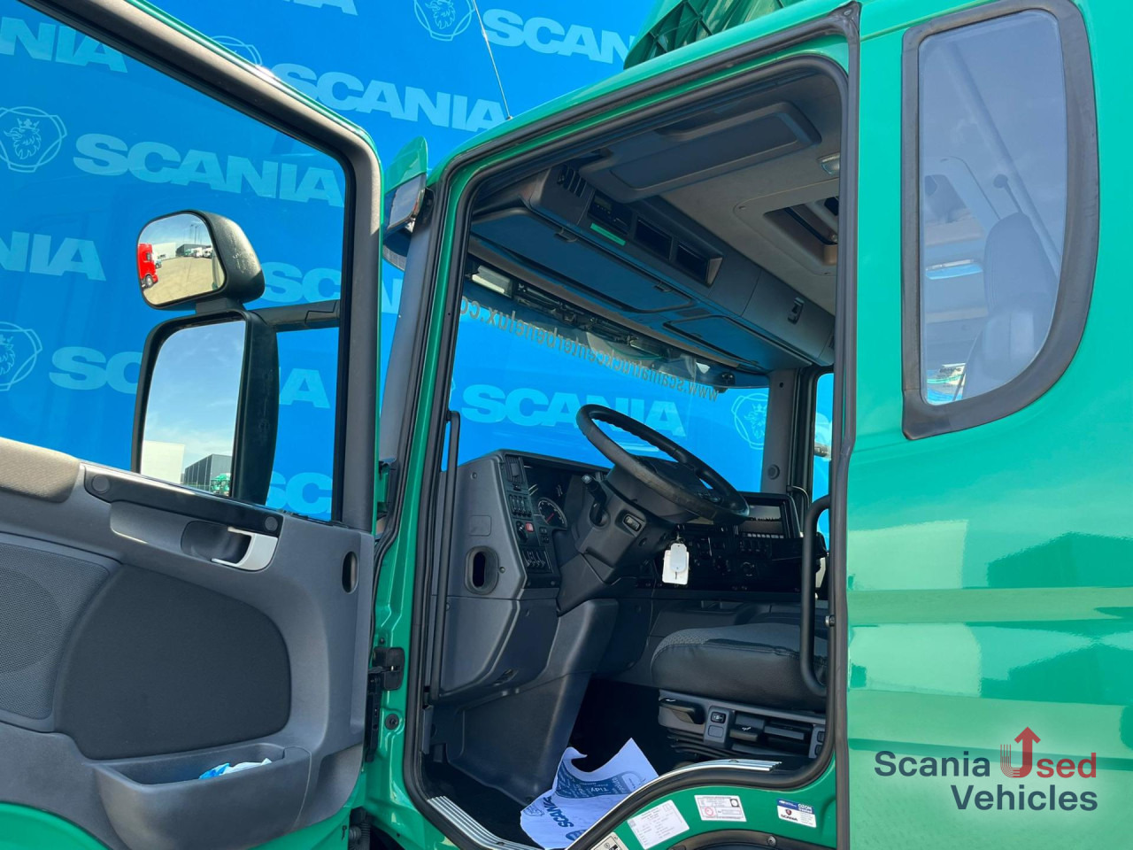 SCANIA P 320 DB6x2*4MNB RETARDER FULL AIR 8T TAIL LIFT 2T - Camión caja cerrada: foto 3 SCANIA P 320 DB6x2*4MNB RETARDER FULL AIR 8T TAIL LIFT 2T - Camión caja cerrada: foto 3