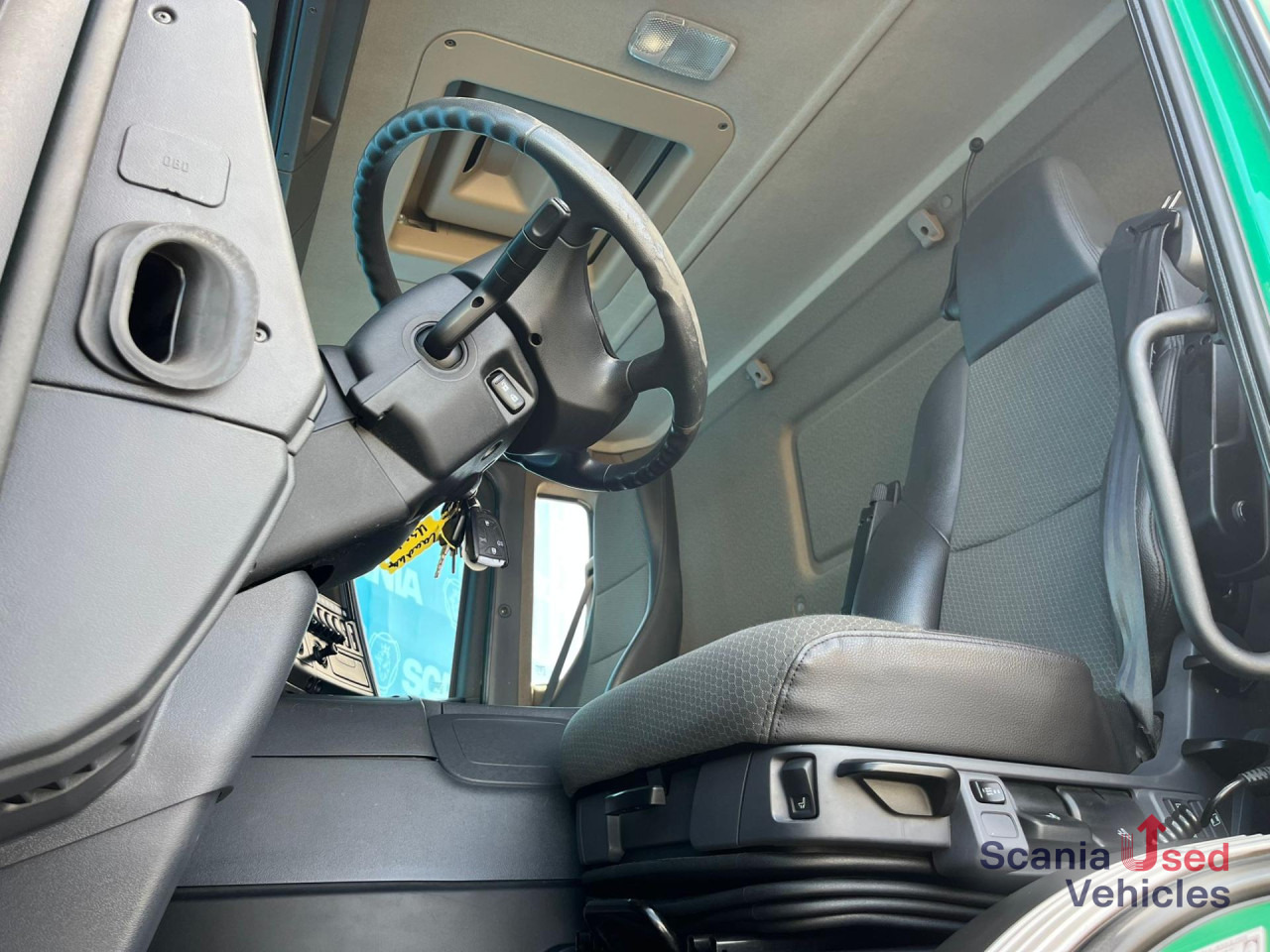 SCANIA P 320 DB6x2*4MNB RETARDER FULL AIR 8T TAIL LIFT 2T - Camión caja cerrada: foto 3 SCANIA P 320 DB6x2*4MNB RETARDER FULL AIR 8T TAIL LIFT 2T - Camión caja cerrada: foto 3
