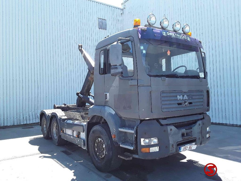 MAN TGA 33.360 manual pump - Camión portacontenedore/ Intercambiable: foto 1 MAN TGA 33.360 manual pump - Camión portacontenedore/ Intercambiable: foto 1