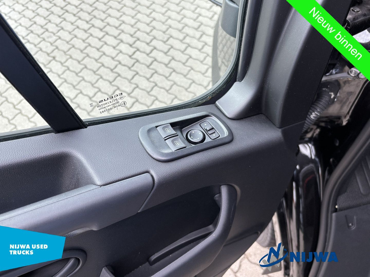 Furgoneta caja cerrada Renault Master T35 145 Citybox + Laadklep Dhollandia 100: foto 10