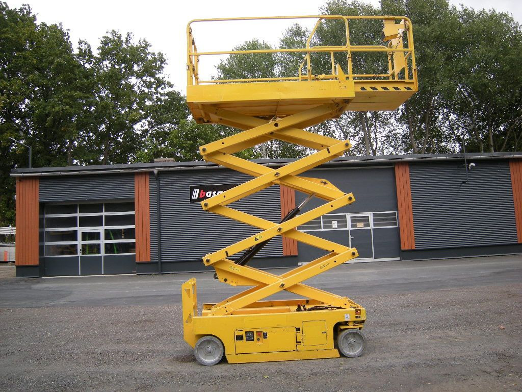 Genie GS 2646, Scherenarbeitsbühne Genie 9,9 m - Camión con plataforma elevadora: foto 1 Genie GS 2646, Scherenarbeitsbühne Genie 9,9 m - Camión con plataforma elevadora: foto 1