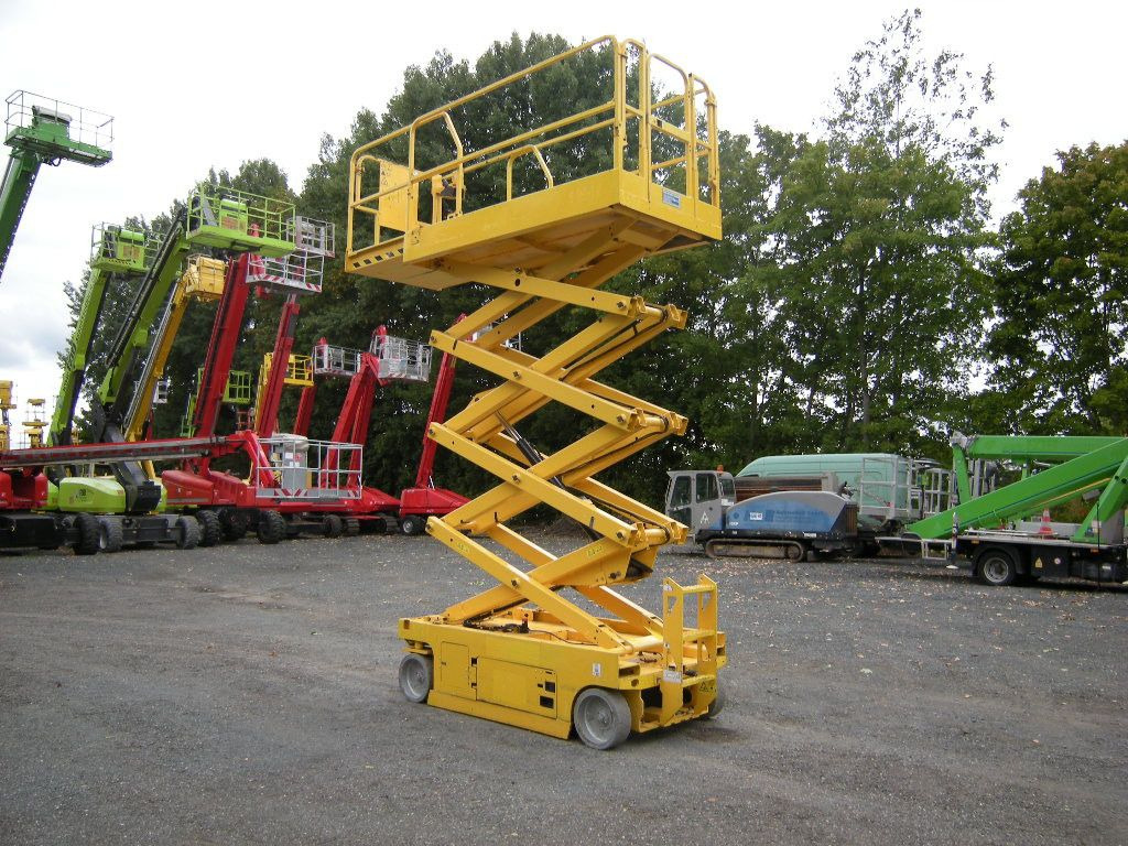 Genie GS 2646, Scherenarbeitsbühne Genie 9,9 m - Camión con plataforma elevadora: foto 4 Genie GS 2646, Scherenarbeitsbühne Genie 9,9 m - Camión con plataforma elevadora: foto 4