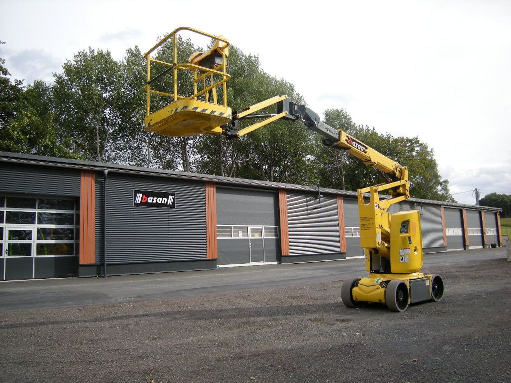 Haulotte HA12CJ+ , AH 12m, Korbarm drehbar - Camión con plataforma elevadora: foto 2 Haulotte HA12CJ+ , AH 12m, Korbarm drehbar - Camión con plataforma elevadora: foto 2