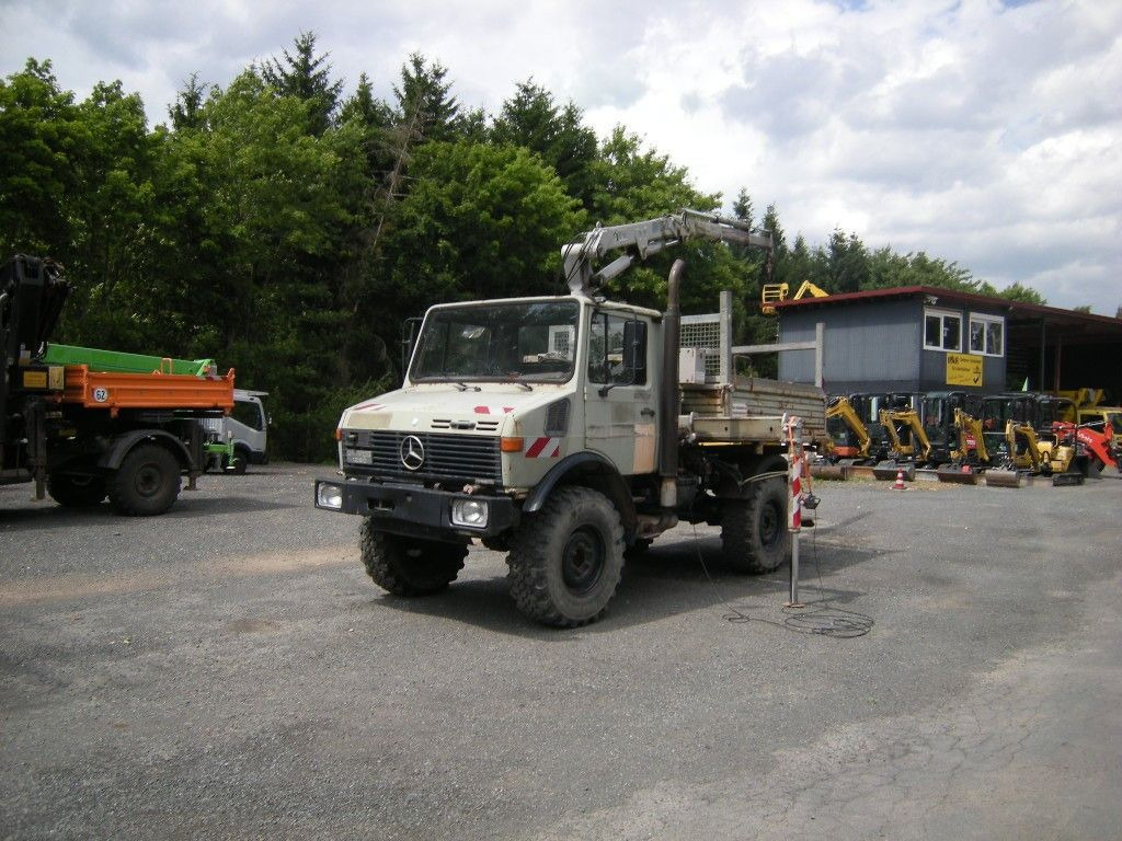 Mercedes-Benz Unimog U1250 mit Kran MKG 105 - Furgoneta basculante: foto 3 Mercedes-Benz Unimog U1250 mit Kran MKG 105 - Furgoneta basculante: foto 3