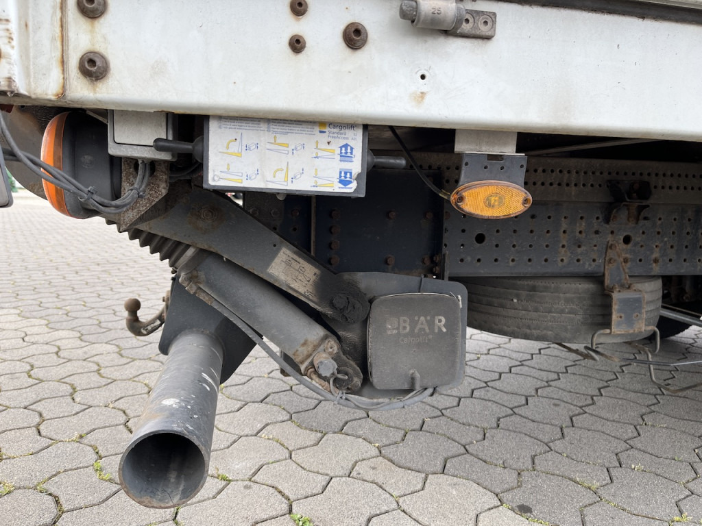 FUSO Canter 7C18 4x2 Ladebordwand - Furgoneta con lona: foto 5 FUSO Canter 7C18 4x2 Ladebordwand - Furgoneta con lona: foto 5