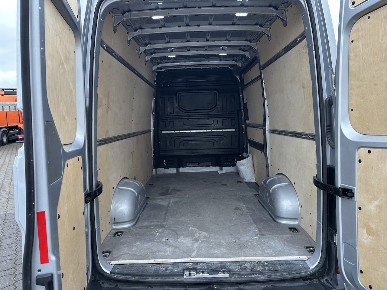 VW Crafter 2.0 TDI Kasten hoch   AHK   RFK   PDC   FSE   BT - Furgoneta: foto 2 VW Crafter 2.0 TDI Kasten hoch   AHK   RFK   PDC   FSE   BT - Furgoneta: foto 2