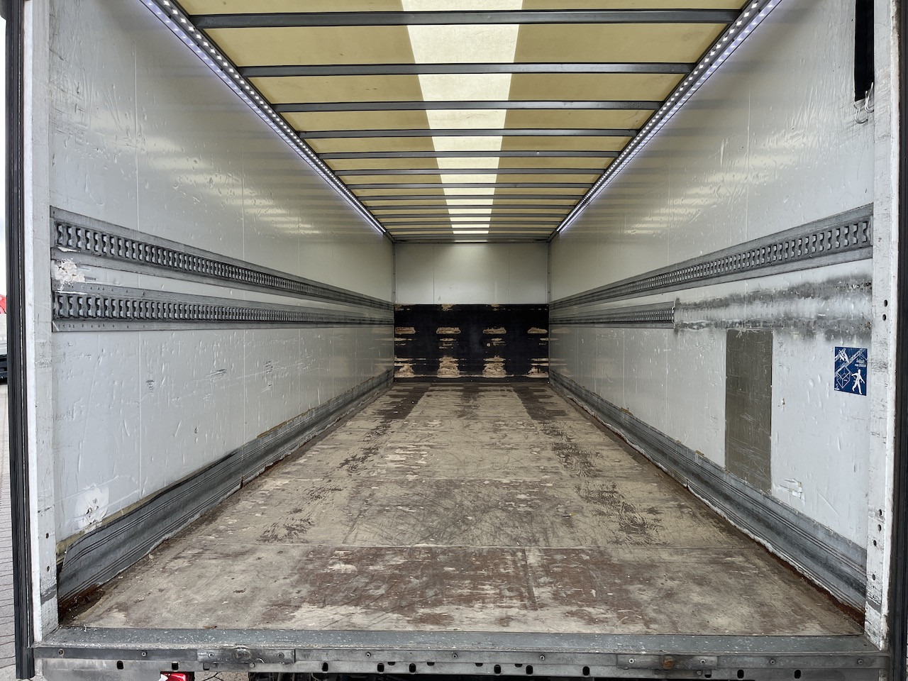 Iveco 120E25 Eurocargo 4x2 Koffer | Ladebordwand - Camión caja cerrada: foto 3 Iveco 120E25 Eurocargo 4x2 Koffer | Ladebordwand - Camión caja cerrada: foto 3