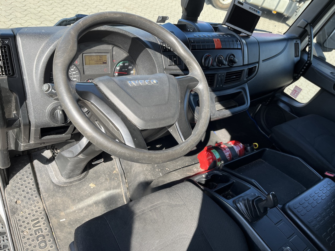 Camión caja cerrada Iveco 120E25 Eurocargo 4x2  Koffer | Ladebordwand: foto 11