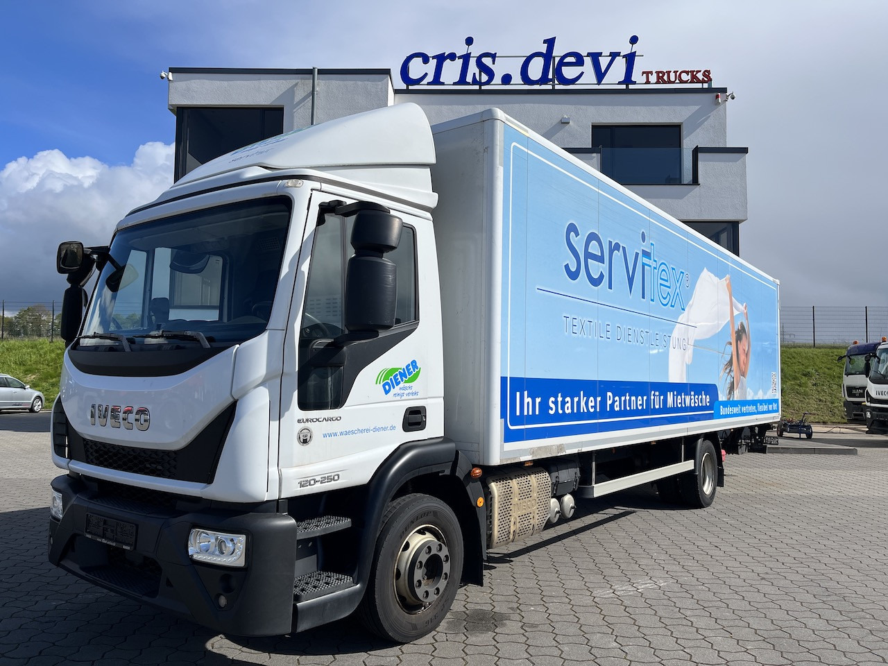 Iveco 120E25 Eurocargo 4x2 Koffer | Ladebordwand - Camión caja cerrada: foto 1 Iveco 120E25 Eurocargo 4x2 Koffer | Ladebordwand - Camión caja cerrada: foto 1