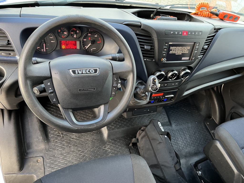 Foto del interior 1: Furgoneta frigorifica Iveco 70C18 Daily  Tiefkühlkoffer mit Ladebordwand