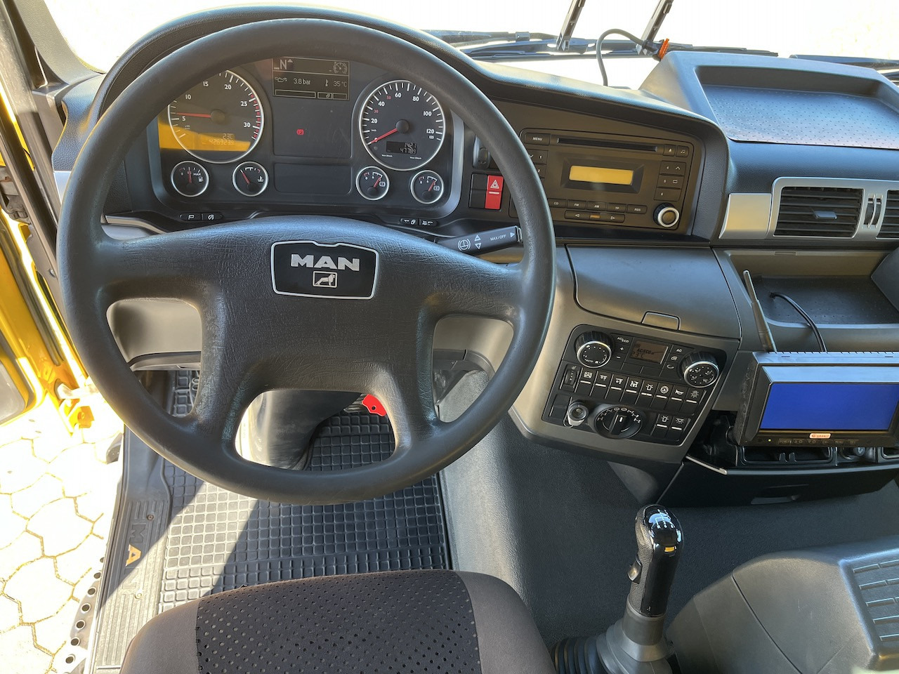 MAN TGS 28.480 6x4  4x4 Dreiseitenkipper Liftachse - Camión volquete: foto 5 MAN TGS 28.480 6x4  4x4 Dreiseitenkipper Liftachse - Camión volquete: foto 5