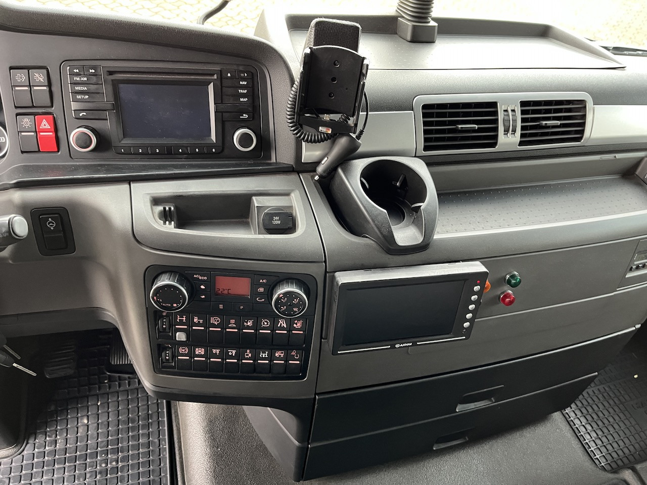 MAN TGX 26.480 6x2 Atlas 145.2 Baustoff - Camión grúa, Camión caja abierta: foto 3 MAN TGX 26.480 6x2 Atlas 145.2 Baustoff - Camión grúa, Camión caja abierta: foto 3