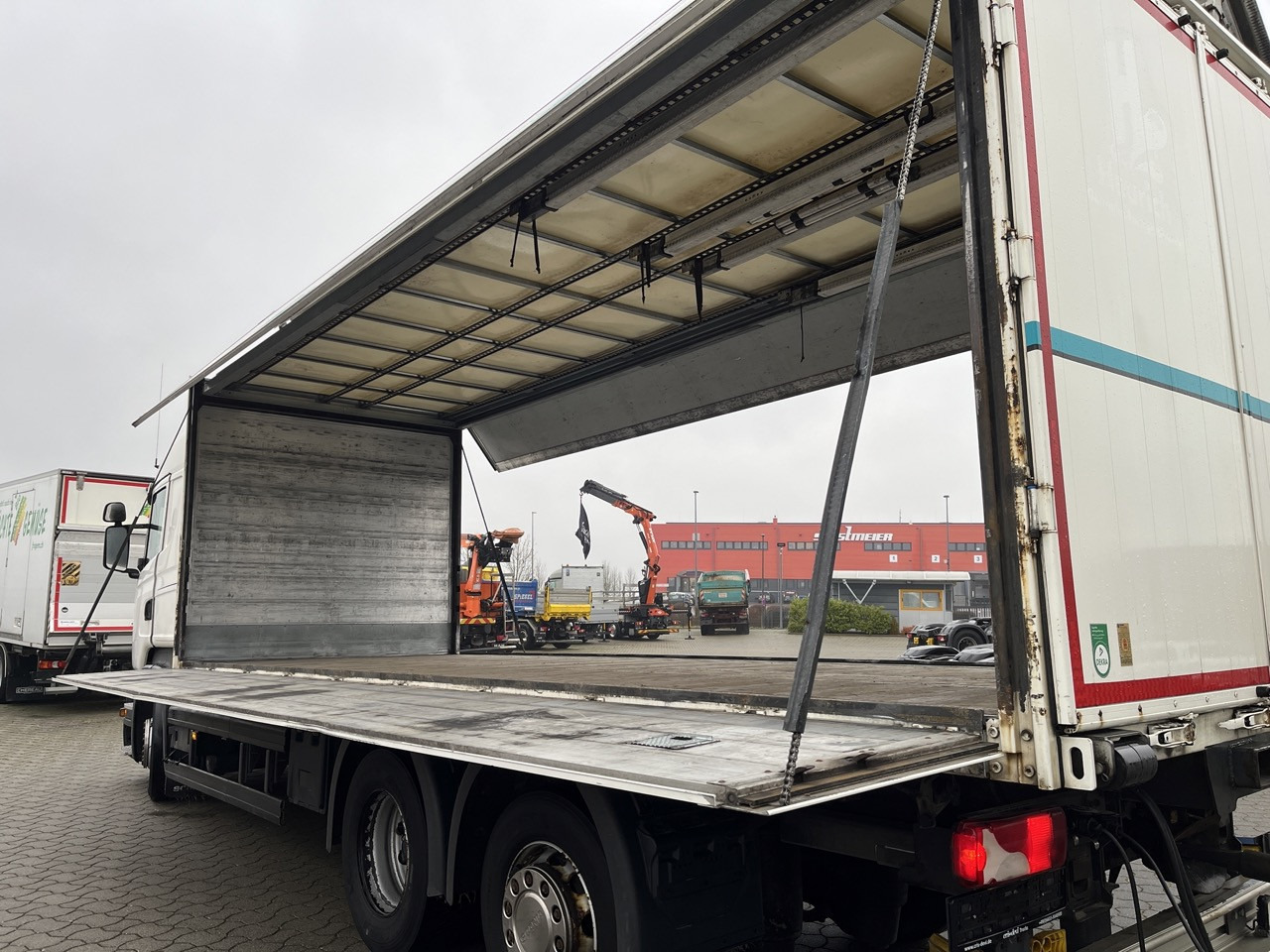 Scania R 450 6x2 Geränkezug + Orten Anhänger - Camión transporte de bebidas: foto 2 Scania R 450 6x2 Geränkezug + Orten Anhänger - Camión transporte de bebidas: foto 2