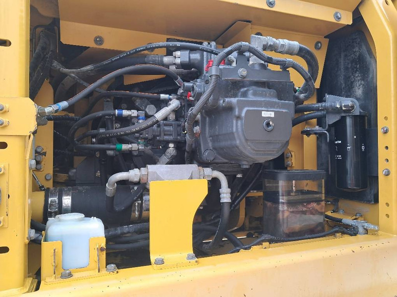 Komatsu HB365LC-3 Hybrid - Excavadora de cadenas: foto 2 Komatsu HB365LC-3 Hybrid - Excavadora de cadenas: foto 2