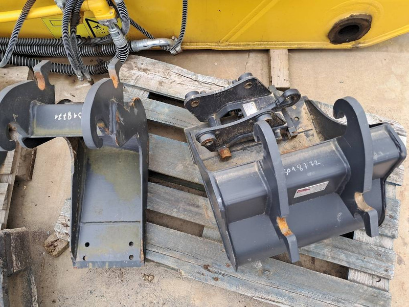 Komatsu PC24MR-5 NEW BUCKET SET + QC - Cazo para Maquinaria de construcción: foto 1 Komatsu PC24MR-5 NEW BUCKET SET + QC - Cazo para Maquinaria de construcción: foto 1