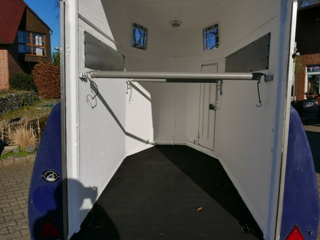 Böckmann 1,5 Pferde Heckklappe schwenkbar Böckmann 1,5 Pferde Heckklappe schwenkbar - Remolque para caballos: foto 4 Böckmann 1,5 Pferde Heckklappe schwenkbar Böckmann 1,5 Pferde Heckklappe schwenkbar - Remolque para caballos: foto 4