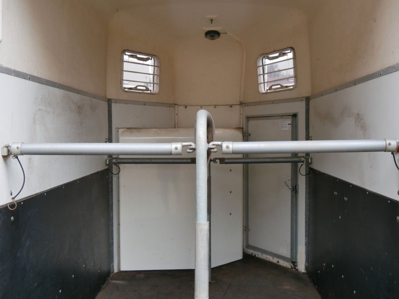 Böckmann Duo mit Sattelkammer - Remolque transporte de ganado: foto 4 Böckmann Duo mit Sattelkammer - Remolque transporte de ganado: foto 4