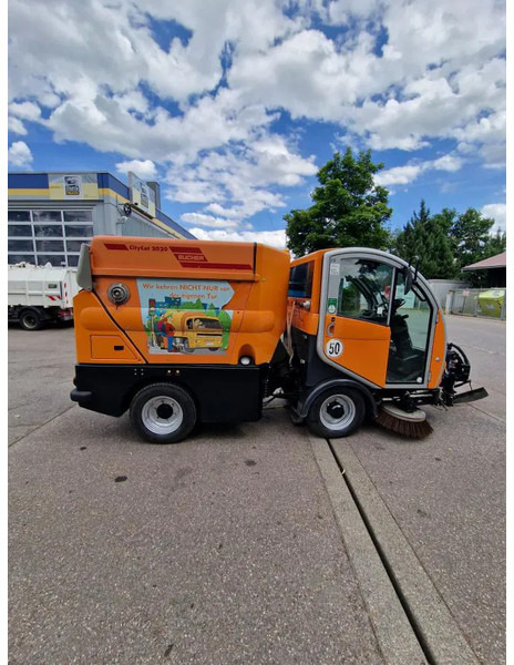 Bucher Kehrmaschine BUCHER-GUYER Kehrmaschine EG 4.500 kg Diesel Topzustand - Barredora industrial: foto 2 Bucher Kehrmaschine BUCHER-GUYER Kehrmaschine EG 4.500 kg Diesel Topzustand - Barredora industrial: foto 2